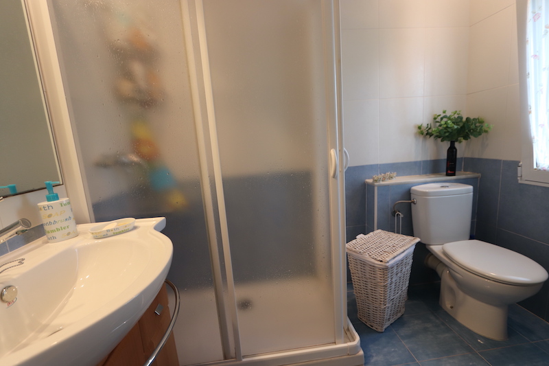 Cozy townhouse just 400m from the beach.