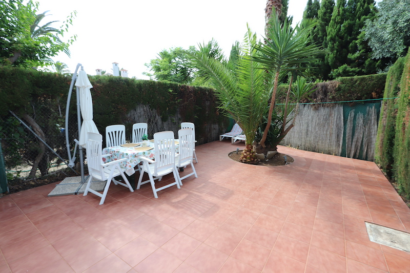 Cozy townhouse just 400m from the beach.