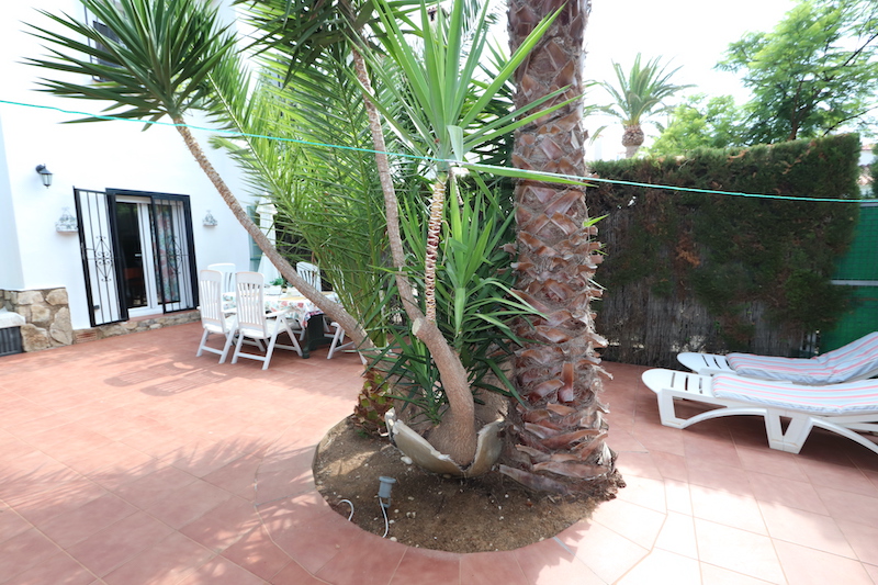Cozy townhouse just 400m from the beach.