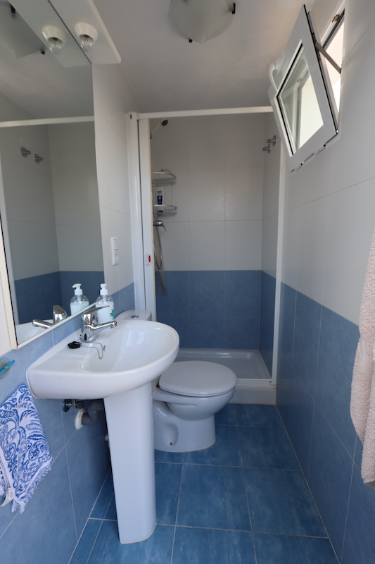 Cozy townhouse just 400m from the beach.