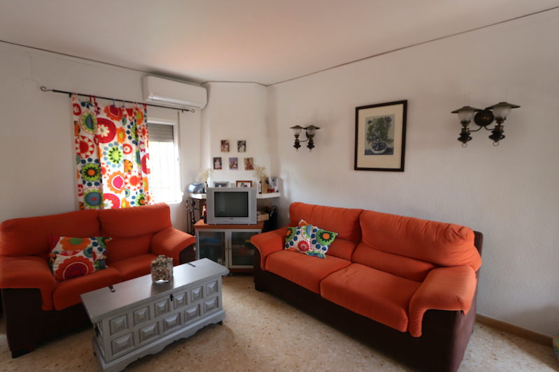 Cozy townhouse just 400m from the beach.