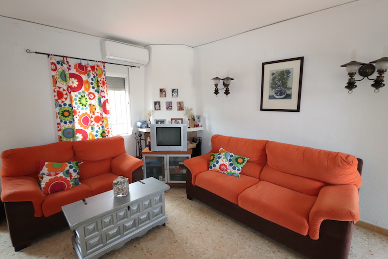 Cozy townhouse just 400m from the beach.