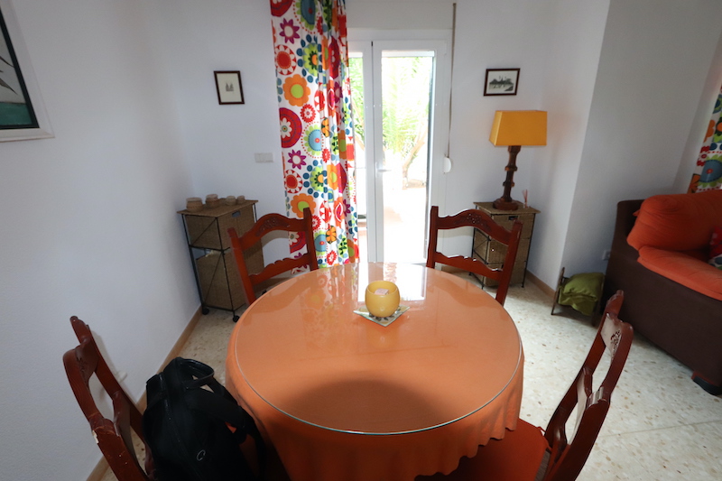 Cozy townhouse just 400m from the beach.