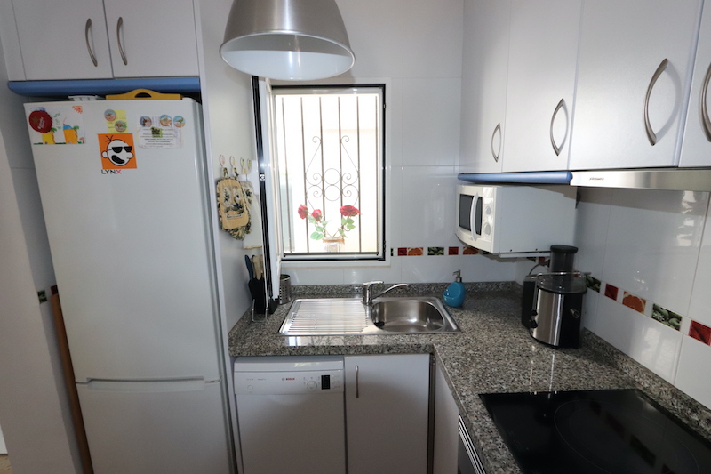Cozy townhouse just 400m from the beach.